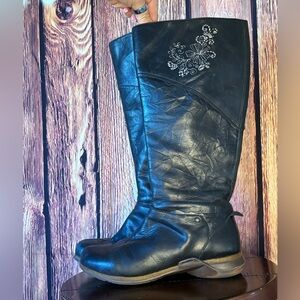 Romika’s Nelly 05 Black Creased Leather Boots, Leather lined with Embroidery